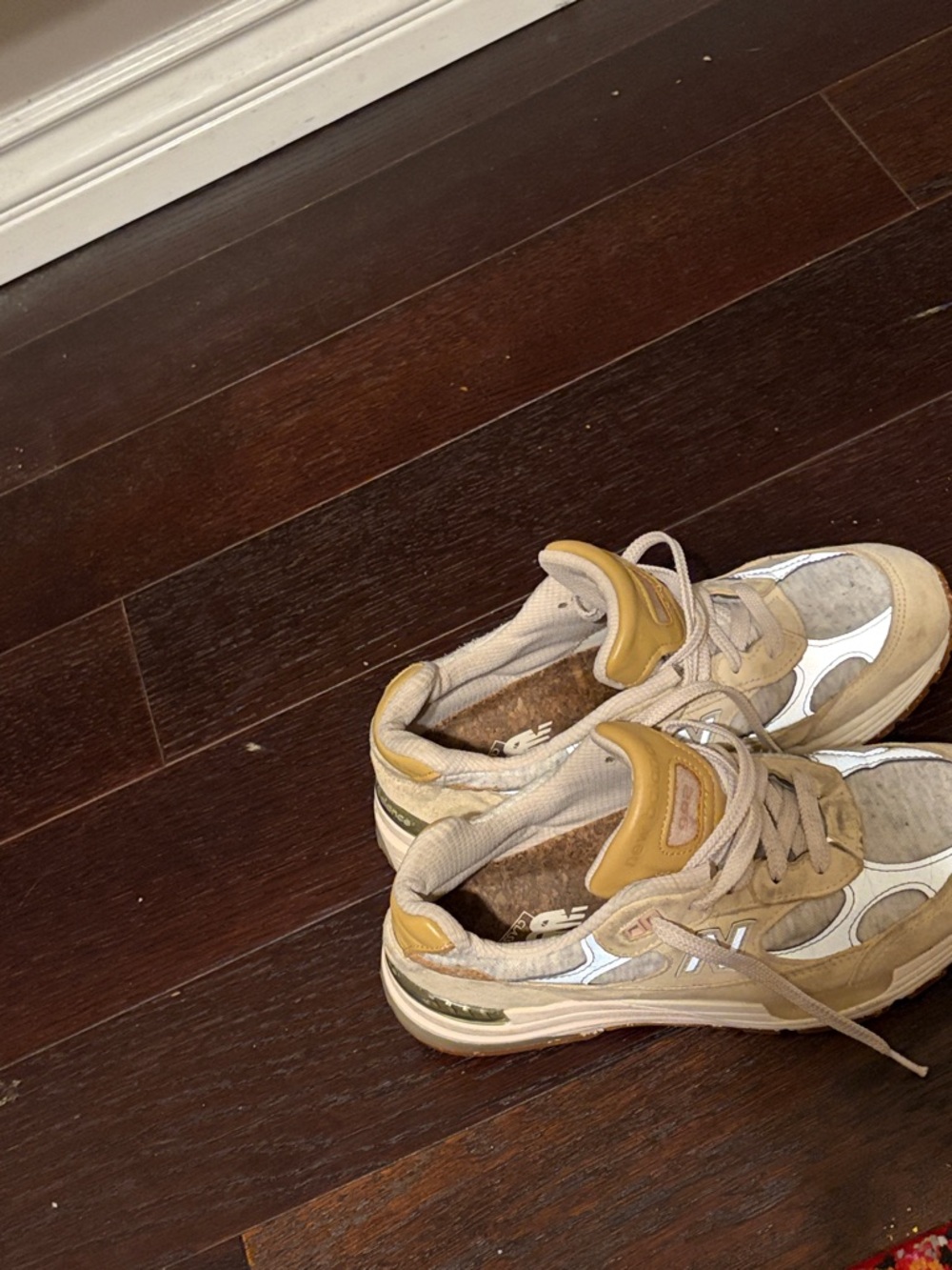 New Balance 992 Unisex Beige and Light Gray Sneakers- Needs TLC - Picture 3 of 10